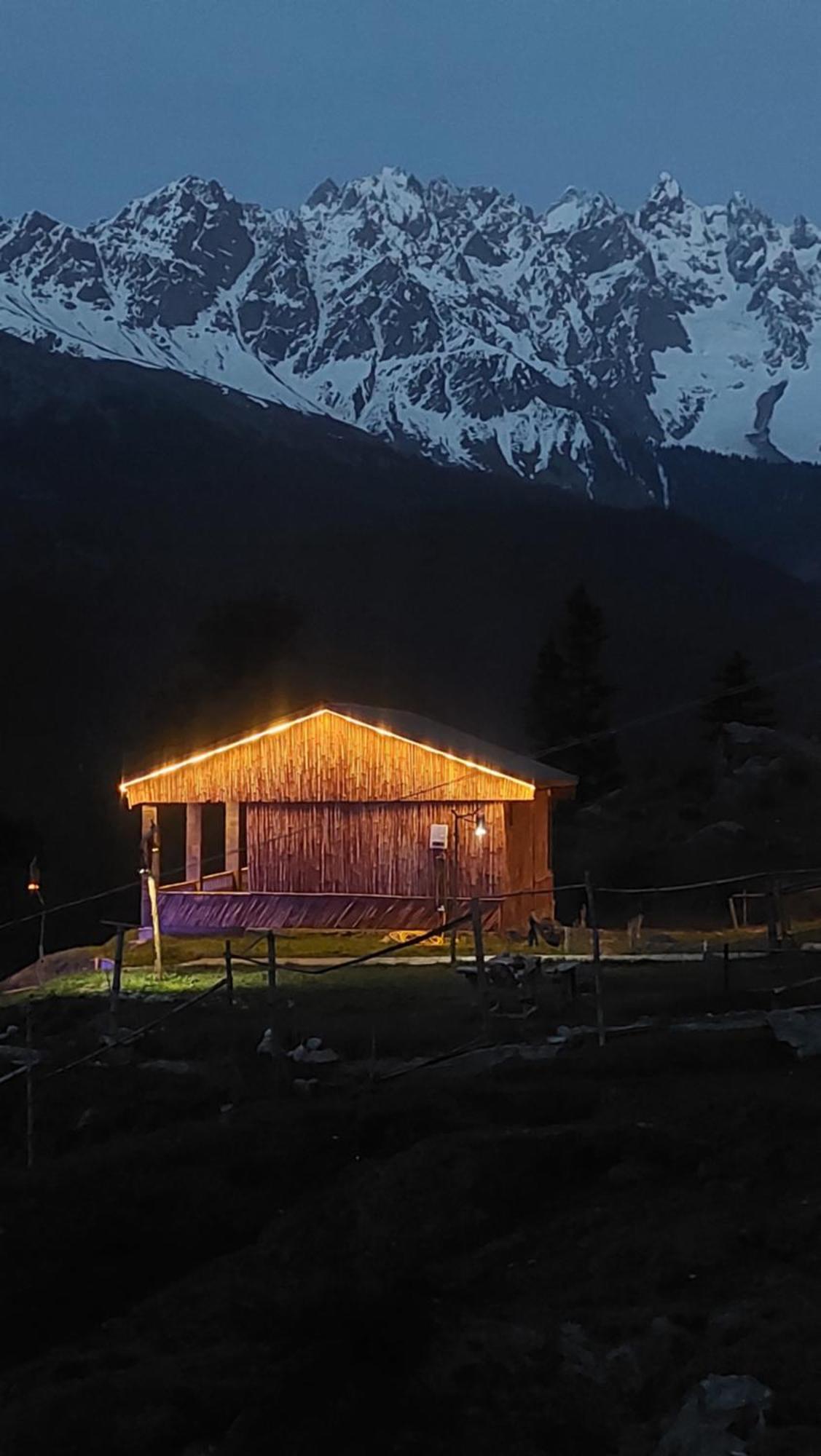Khana Badosh Resort Kalam Экстерьер фото